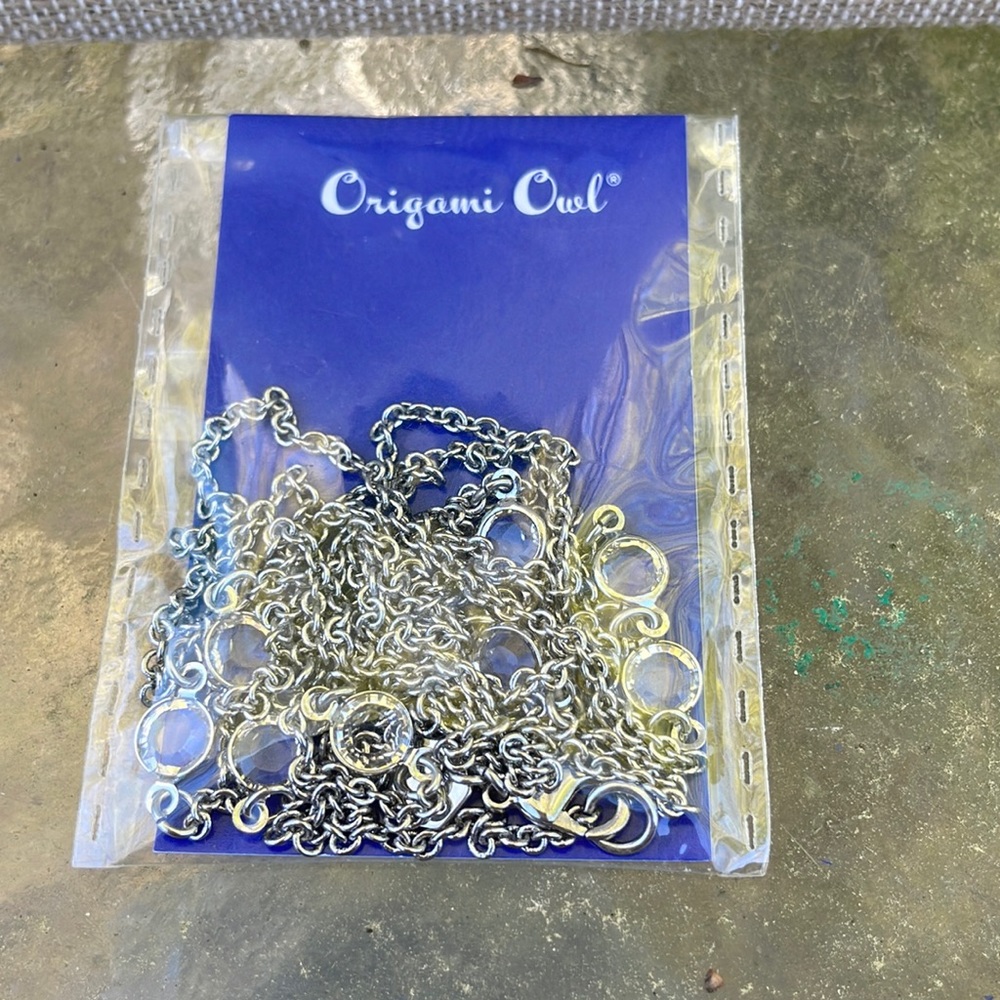 Origami Owl retired chain crystal station 48” convertible